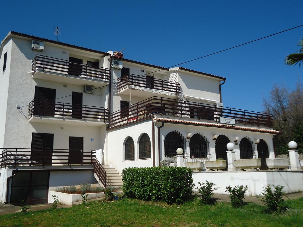 Apartments Lav Умаг Экстерьер фото